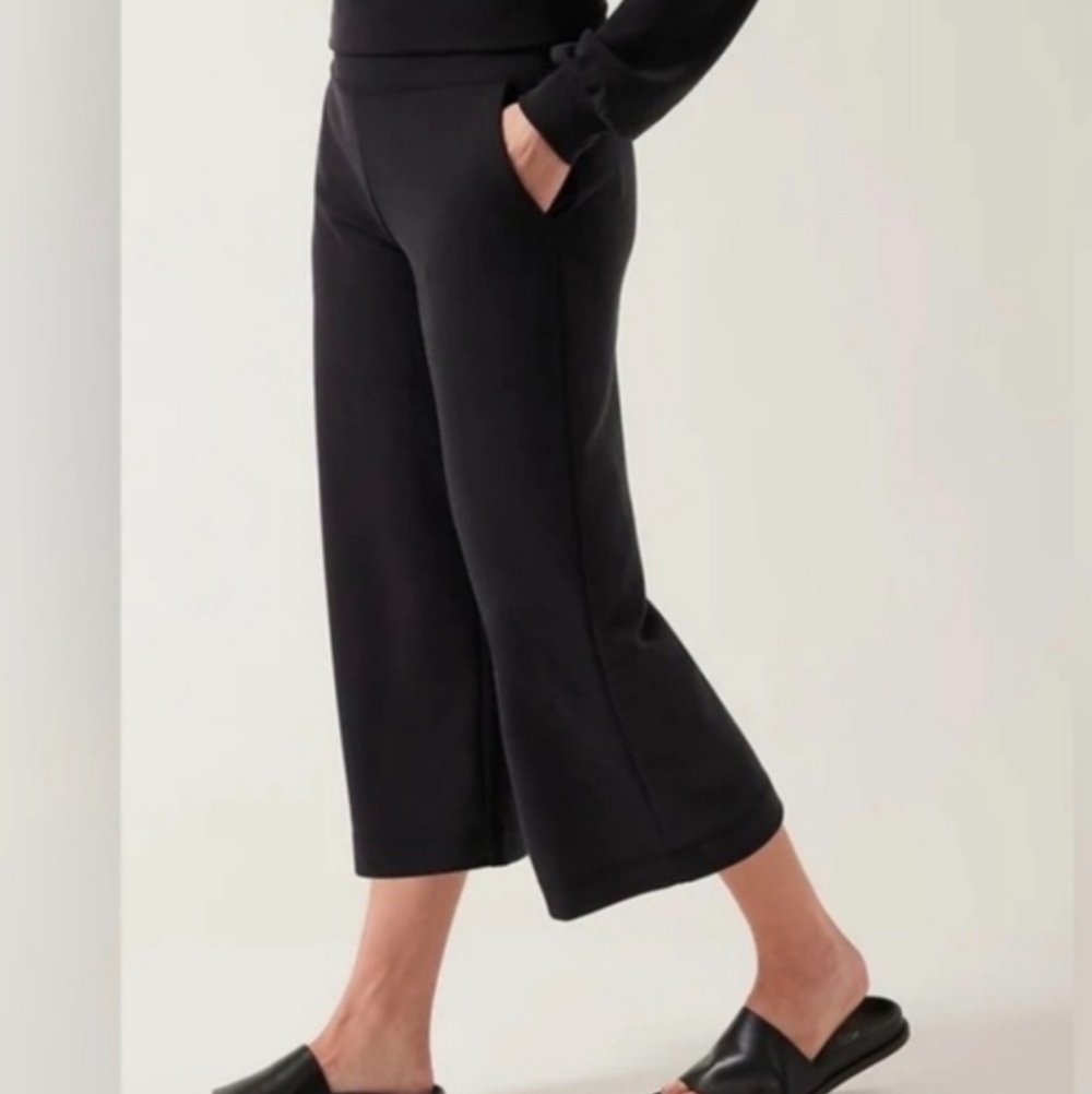 ATHLETA seasoft wide leg crop pants XS